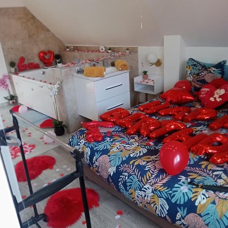 Studio Jacuzzi Au Centre Colmar Luaran gambar