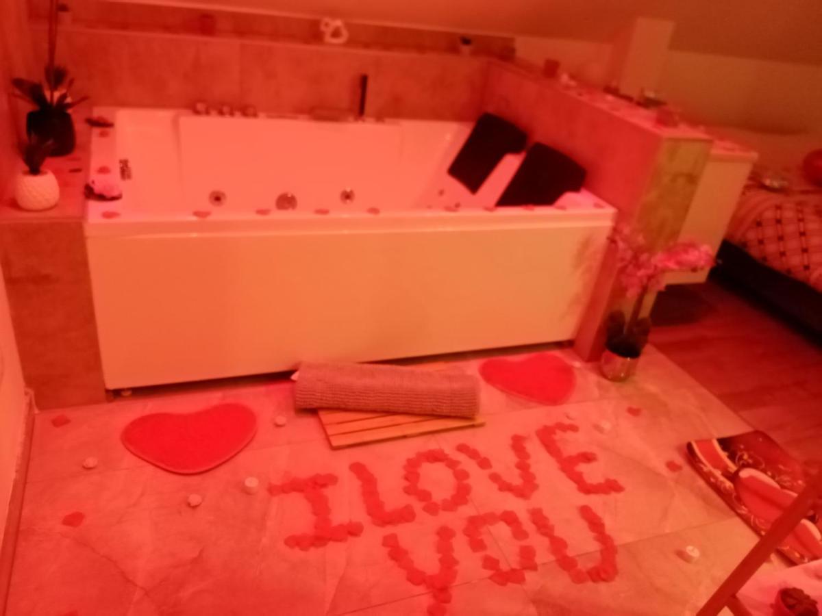 Studio Jacuzzi Au Centre Colmar Luaran gambar