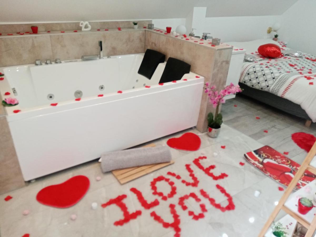 Studio Jacuzzi Au Centre Colmar Luaran gambar