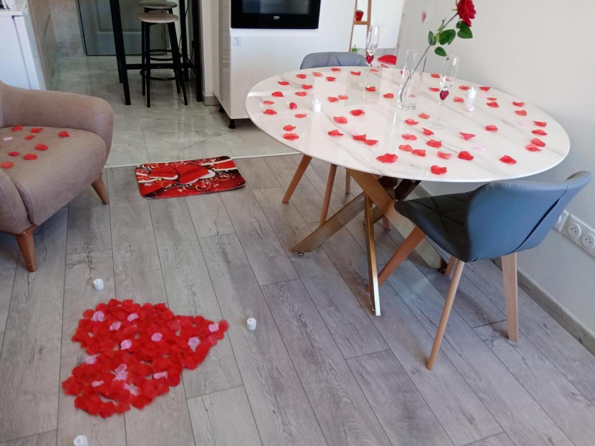 Studio Jacuzzi Au Centre Colmar Luaran gambar
