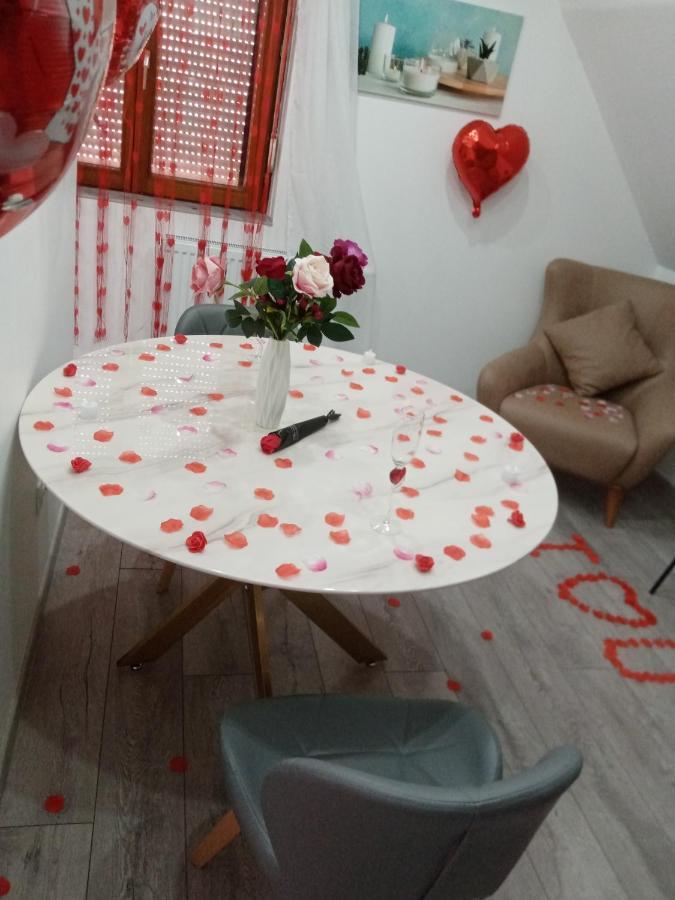 Studio Jacuzzi Au Centre Colmar Luaran gambar